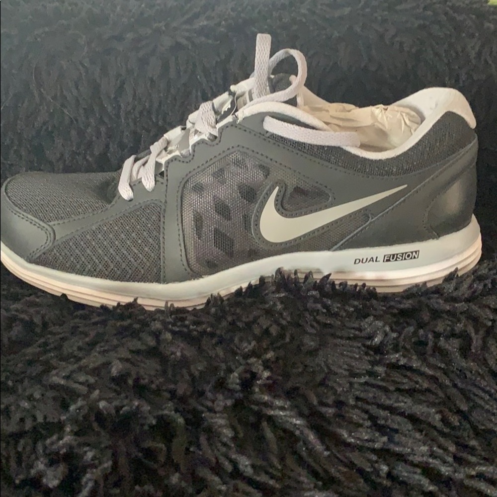 Nike Dual Fusion ST 3 size 8